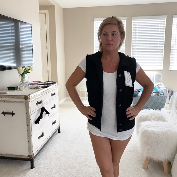 Chanel Vest Jersey - Picture 5 of 6